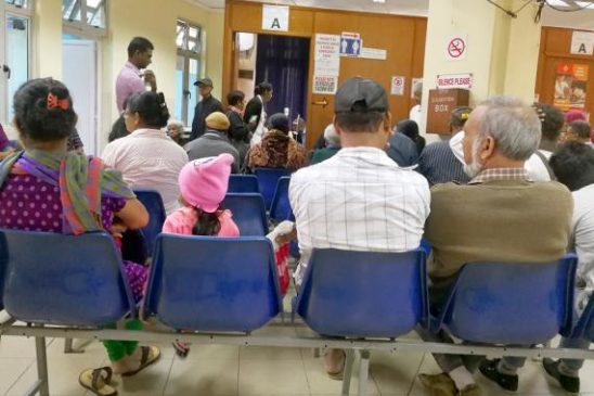 Un Homme Radin Peut Il Aimer Dans la salle d’attente – Tirer La Langue
